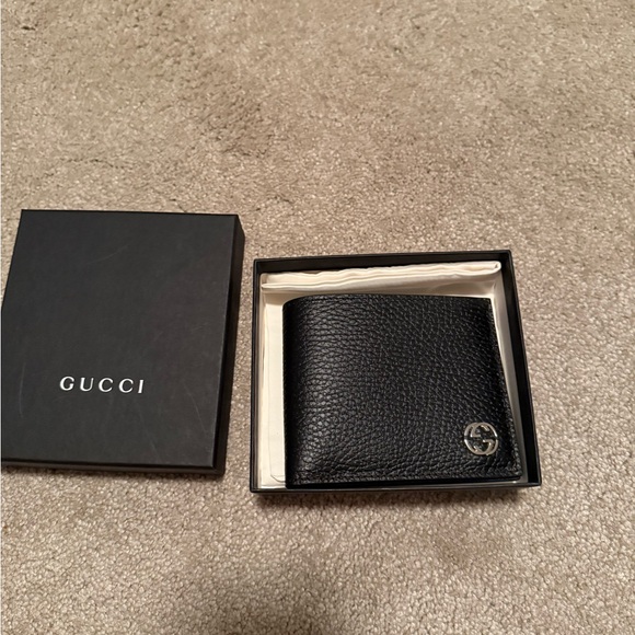 Gucci Black Pebbled GG Marmont bi-fold wallet - Picture 1 of 16